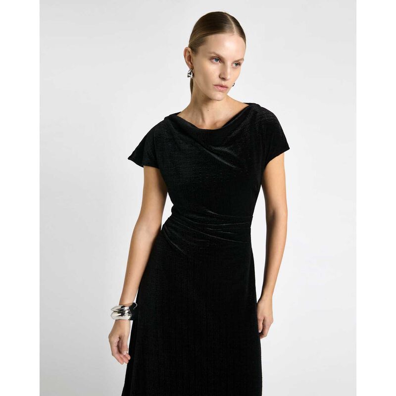 Cue Crinkle Velvet Midi Dress image number 3